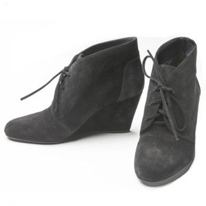 NWOT Via Spiga Sophie Lace Up Wedges